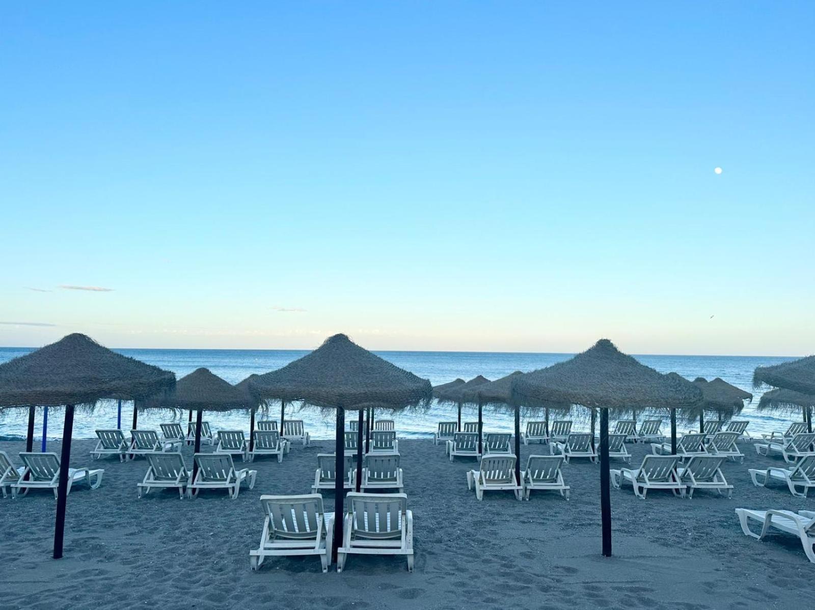 Costa Del Sol Seaside Studio - 5 Mins From Beach فوينخيرولا المظهر الخارجي الصورة