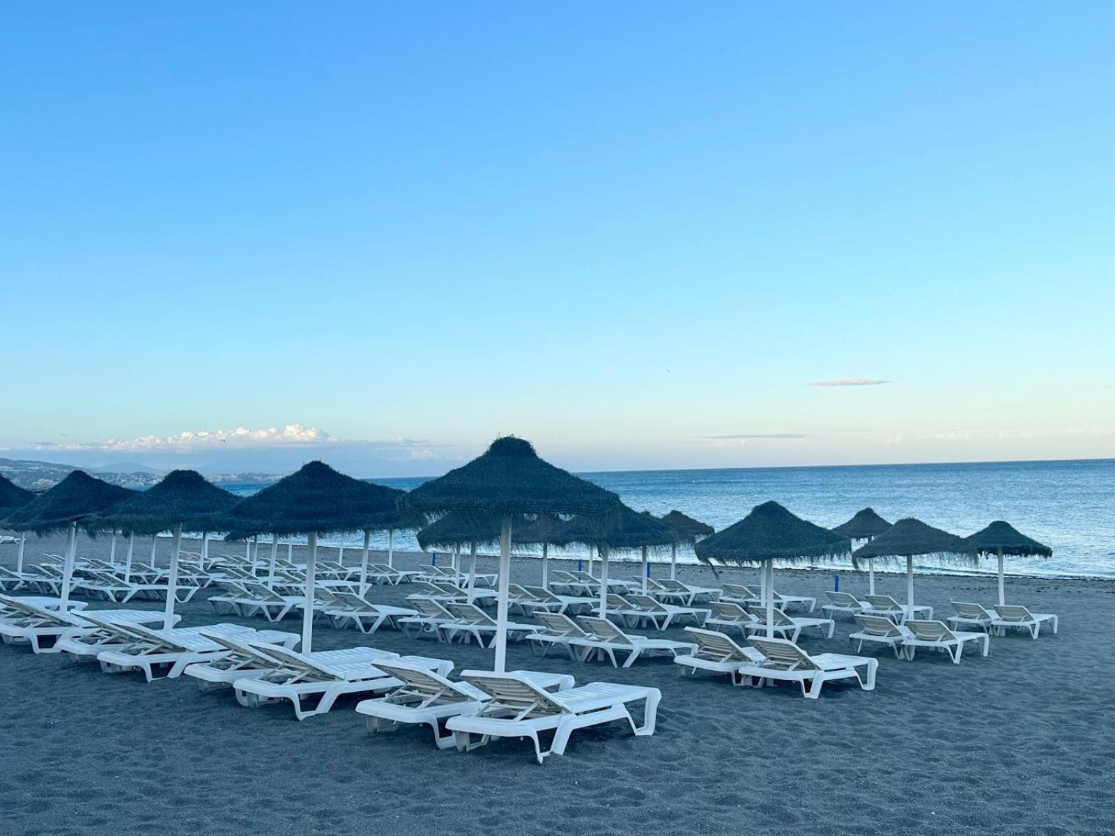 Costa Del Sol Seaside Studio - 5 Mins From Beach فوينخيرولا المظهر الخارجي الصورة