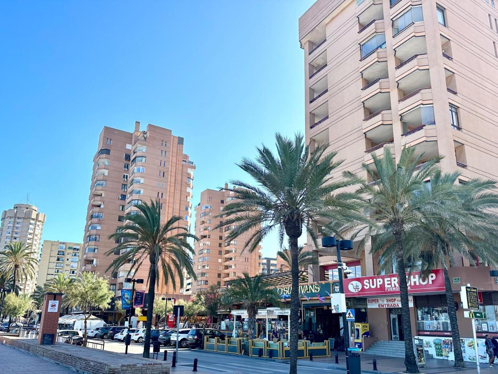 Costa Del Sol Seaside Studio - 5 Mins From Beach فوينخيرولا المظهر الخارجي الصورة