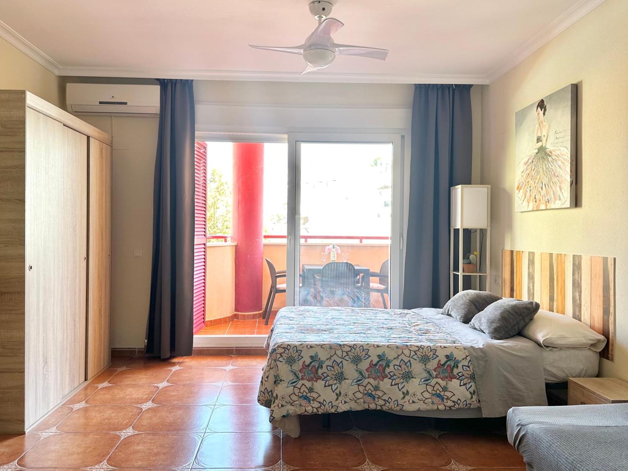 Costa Del Sol Seaside Studio - 5 Mins From Beach فوينخيرولا المظهر الخارجي الصورة