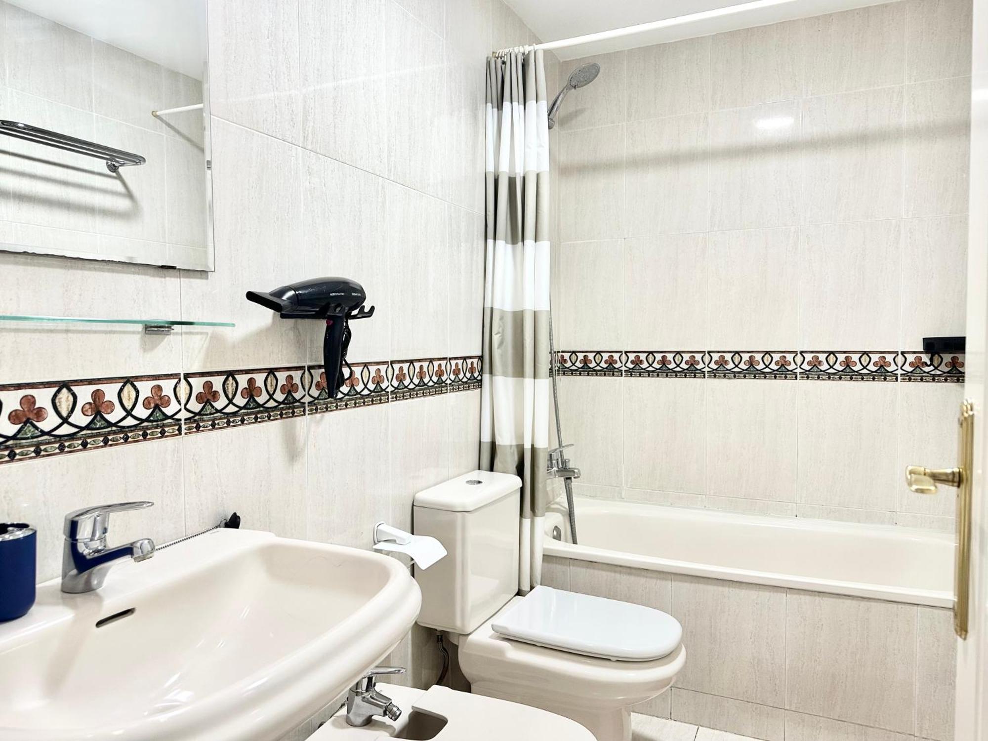 Costa Del Sol Seaside Studio - 5 Mins From Beach فوينخيرولا المظهر الخارجي الصورة