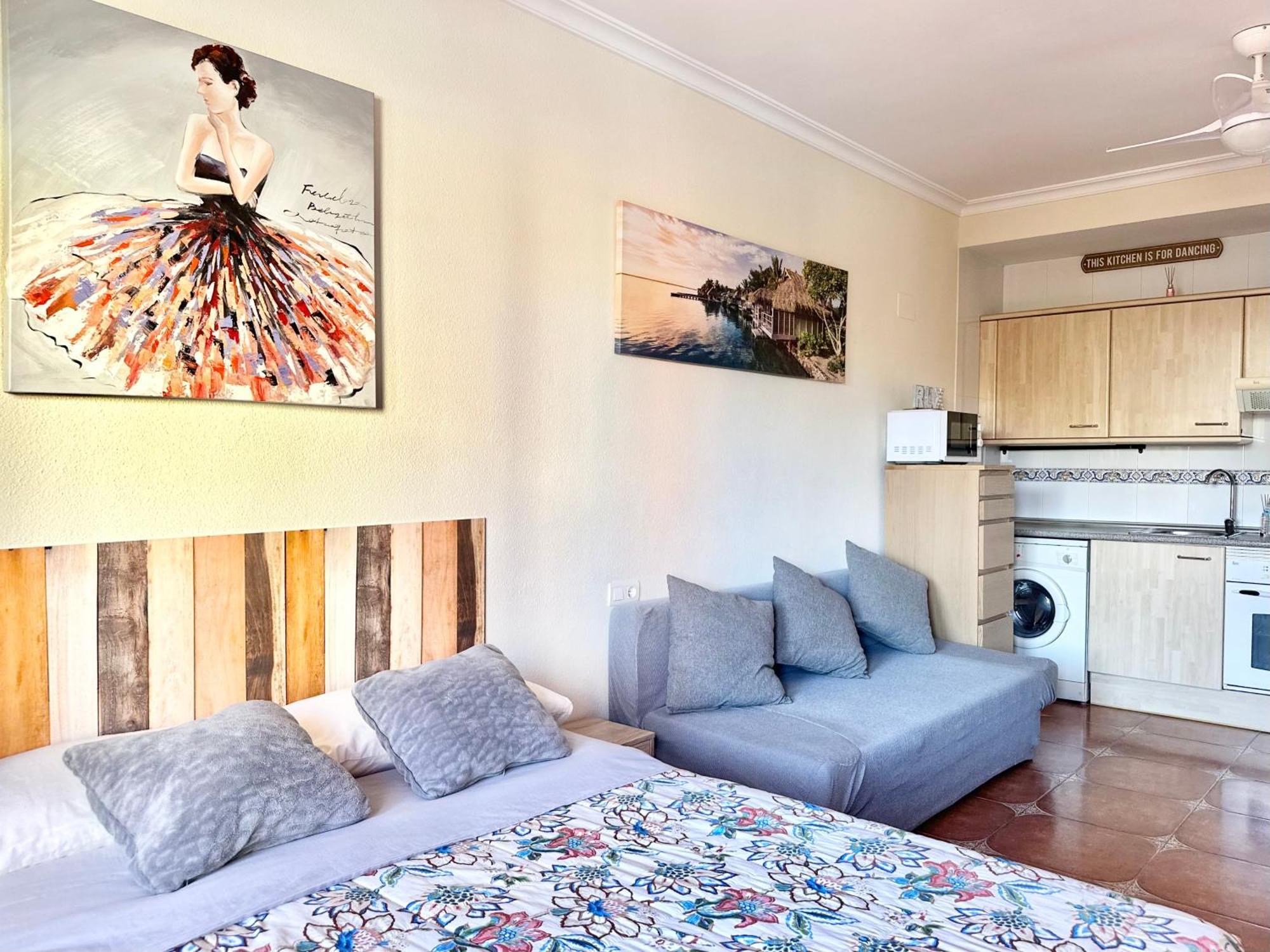 Costa Del Sol Seaside Studio - 5 Mins From Beach فوينخيرولا المظهر الخارجي الصورة